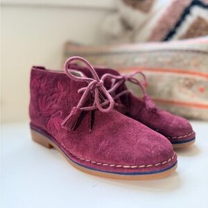 🌸NWOT Hush Puppies Cyra Catelyn Embroidered Suede Desert Boots - 6.5